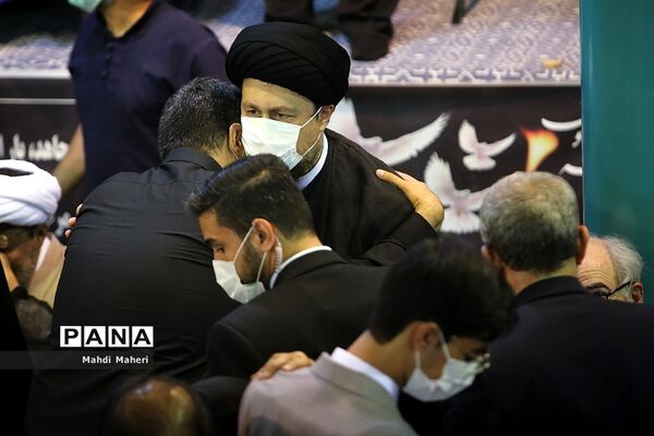 مراسم وداع با پیکر سید محمود دعایی در حسینیه جماران