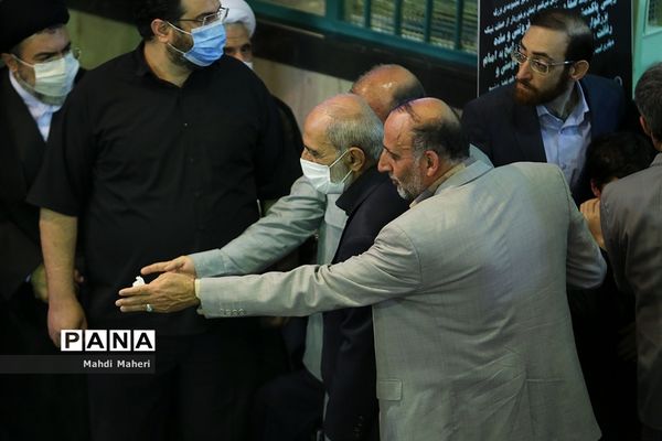 مراسم وداع با پیکر سید محمود دعایی در حسینیه جماران