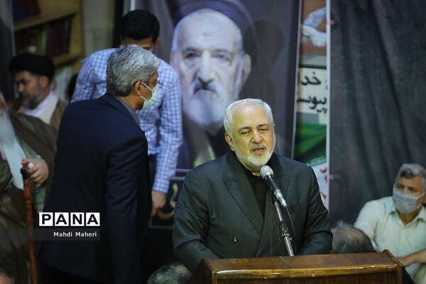 مراسم وداع با پیکر سید محمود دعایی در حسینیه جماران