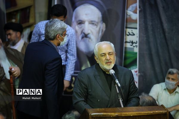 مراسم وداع با پیکر سید محمود دعایی در حسینیه جماران