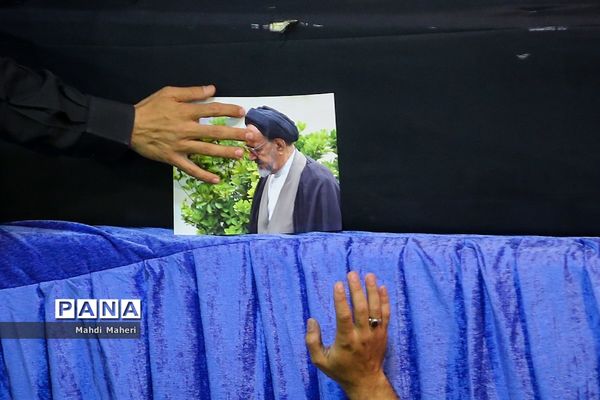 مراسم وداع با پیکر سید محمود دعایی در حسینیه جماران