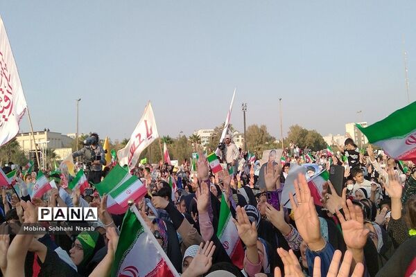 اجرای سرود سلام فرمانده در میدان رئیسعلی دلواری بوشهر-1