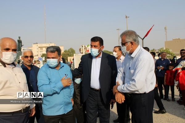 اجرای سرود سلام فرمانده در میدان رئیسعلی دلواری بوشهر-1