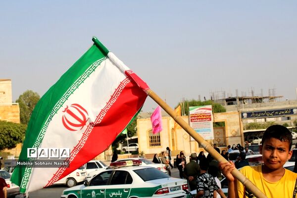 اجرای سرود سلام فرمانده در میدان رئیسعلی دلواری بوشهر-2