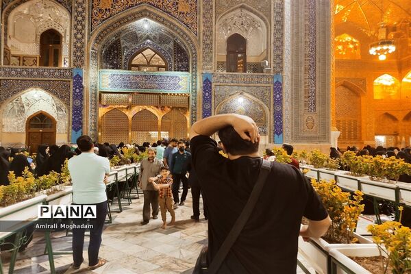 حریم مطهر رضوی در دهه کرامت