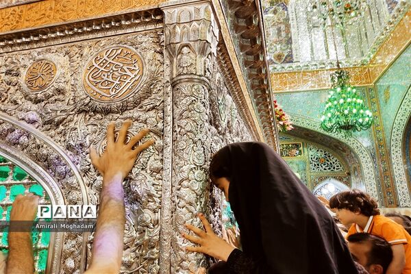 حریم مطهر رضوی در دهه کرامت