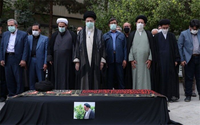 رهبر انقلاب بر پیکر حجت‌‌‌الاسلام دعایی نماز میت اقامه کردند