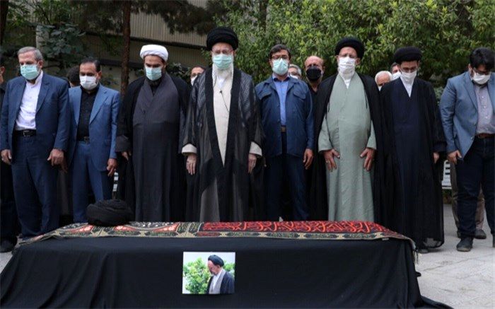 رهبر انقلاب بر پیکر حجت‌‌‌الاسلام دعایی نماز میت اقامه کردند
