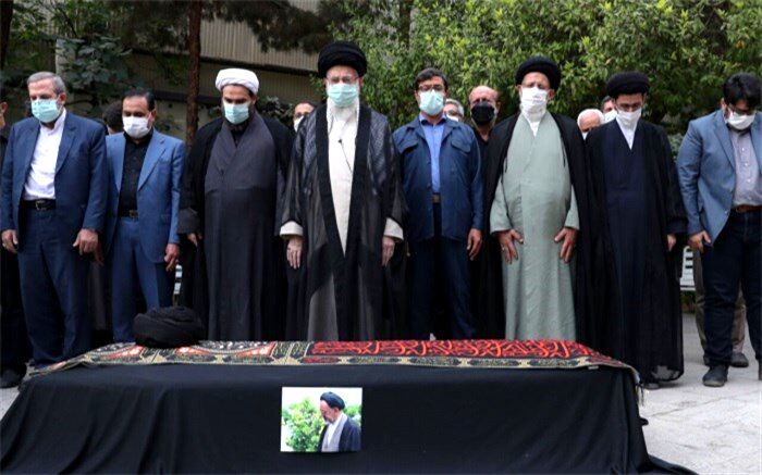 رهبر انقلاب بر پیکر حجت‌‌‌الاسلام دعایی نماز میت اقامه کردند