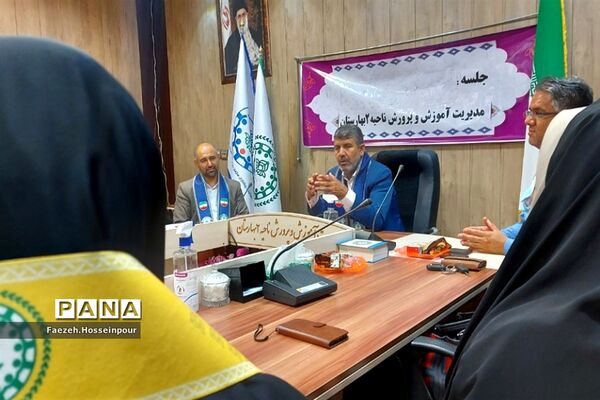 جلسه همفکری و تجلیل از مربیان پیشتاز و خبرنگاران فعال بهارستان‌دو