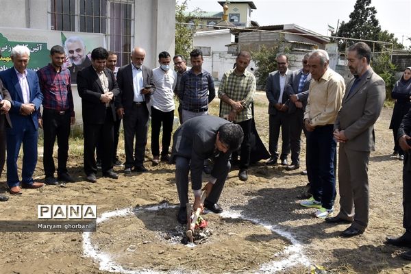 آیین کلنگ‌زنی چمن مصنوعی طرح شهید سلیمانی