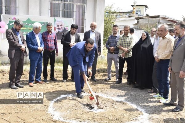 آیین کلنگ‌زنی چمن مصنوعی طرح شهید سلیمانی