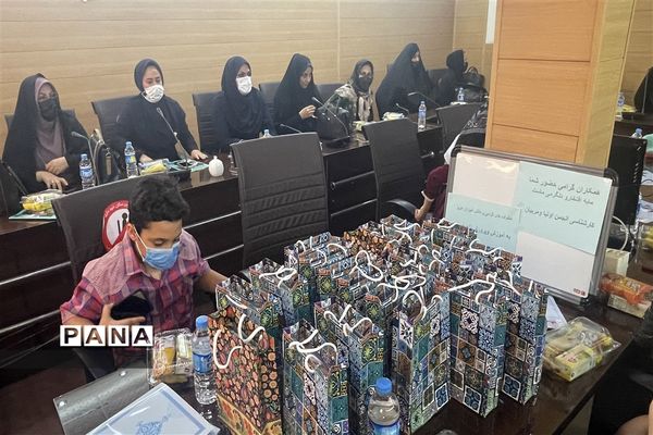 آیین تقدیر از خانواده‌های کوشا در جشنواره رنگین‌کمان ناحیه یک اهواز