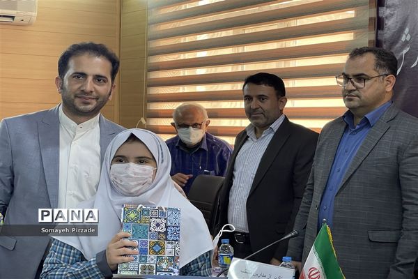 آیین تقدیر از خانواده‌های کوشا در جشنواره رنگین‌کمان ناحیه یک اهواز