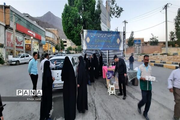 برپایی ایستگاه‌های صلواتی به مناسبت دهه کرامت در فریدونشهر