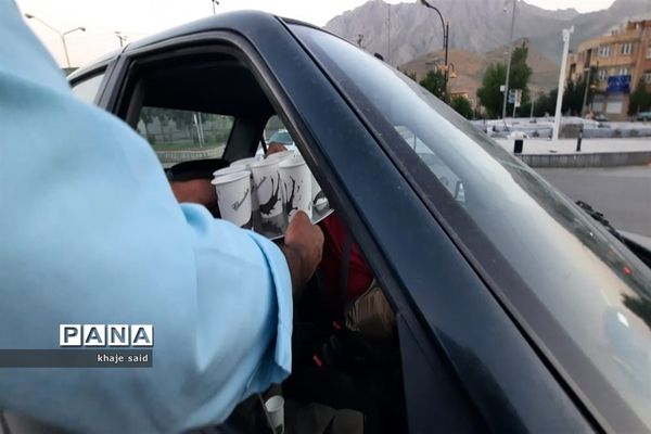 برپایی ایستگاه‌های صلواتی به مناسبت دهه کرامت در فریدونشهر