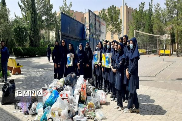 آموزش و فرهنگسازی تفکیک زباله در دبیرستان فرزانگان یزد