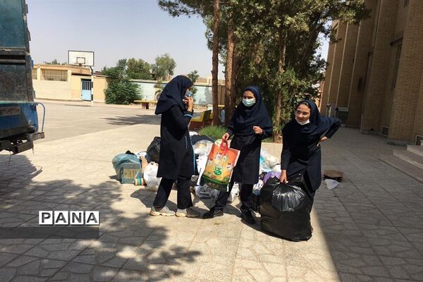 آموزش و فرهنگسازی تفکیک زباله در دبیرستان فرزانگان یزد