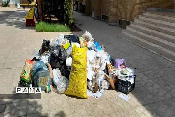 آموزش و فرهنگسازی تفکیک زباله در دبیرستان فرزانگان یزد