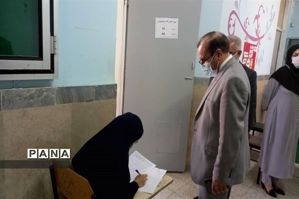 بازدید نماینده مجلس شورای اسلامی شهرستان‌های نظرآباد، ساوجبلاغ، طالقان و چهارباغ  از امتحانات نهایی پایه دوازدهم