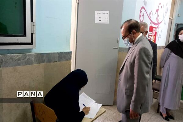 بازدید نماینده مجلس شورای اسلامی شهرستان‌های نظرآباد، ساوجبلاغ، طالقان و چهارباغ  از امتحانات نهایی پایه دوازدهم