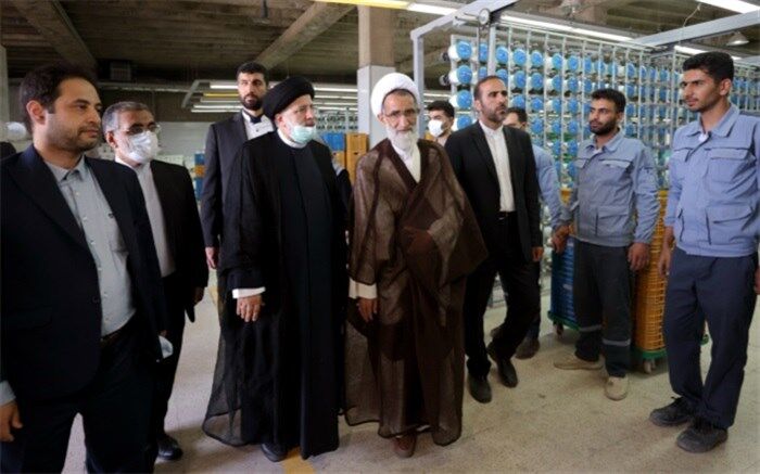 آیت‌الله رئیسی از بزرگترین کارخانه تولید پارچه چادر مشکی کشور بازدید کرد