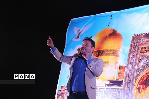 جشن میلاد امام رضا (ع) همراه با اجرای سرود سلام فرمانده در امیدیه