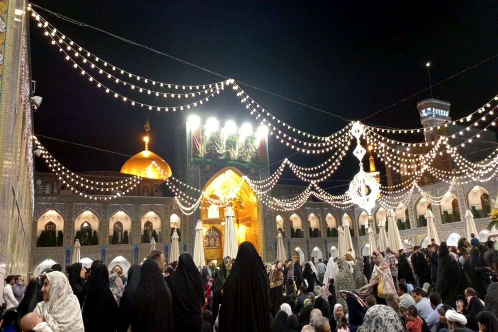 پرچم متبرک آستان قدس رضوی در تالار معلم شیراز