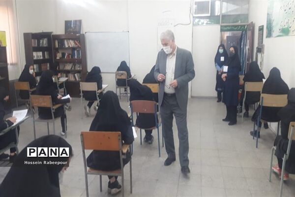 بازدید مدیر آموزش و پرورش منطقه 16 از حوزه‌های امتحانات نهایی 1401