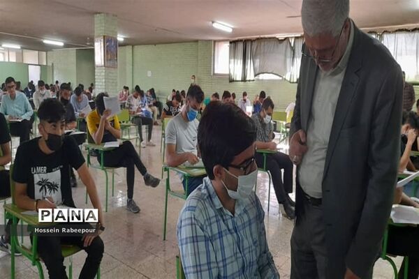 بازدید مدیر آموزش و پرورش منطقه 16 از حوزه‌های امتحانات نهایی 1401