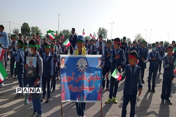 اجرای سرود سلام فرمانده توسط مدارس شهرستان ورزنه