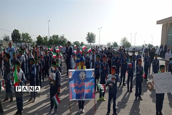 اجرای سرود سلام فرمانده توسط مدارس شهرستان ورزنه