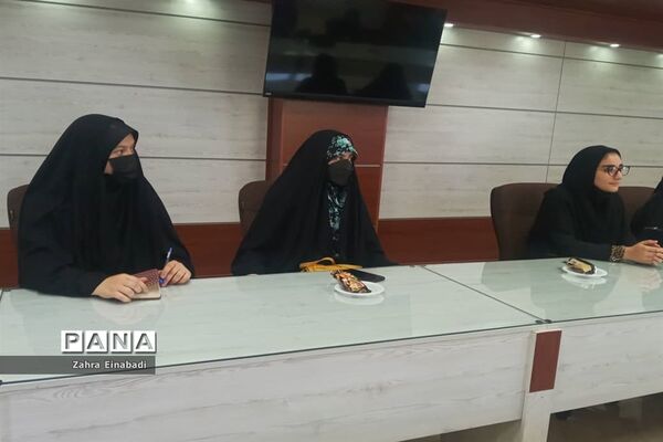 نشست سرپرست اداره آموزش و پرورش ملارد با  جمعی از نخبگان  دانش‌آموزی
