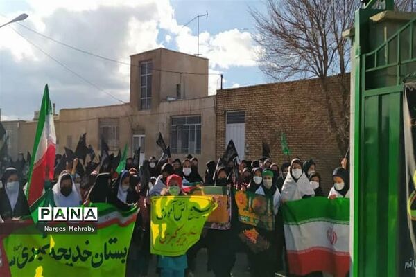 اجتماع بزرگ دانش‌‌آموزی فاطمیون در سورمق شهرستان آباده
