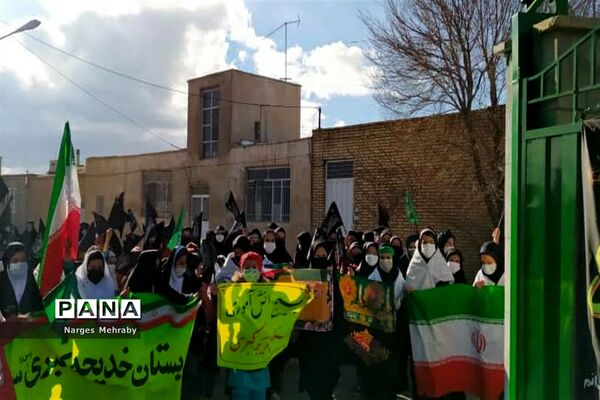اجتماع بزرگ دانش‌‌آموزی فاطمیون در سورمق شهرستان آباده