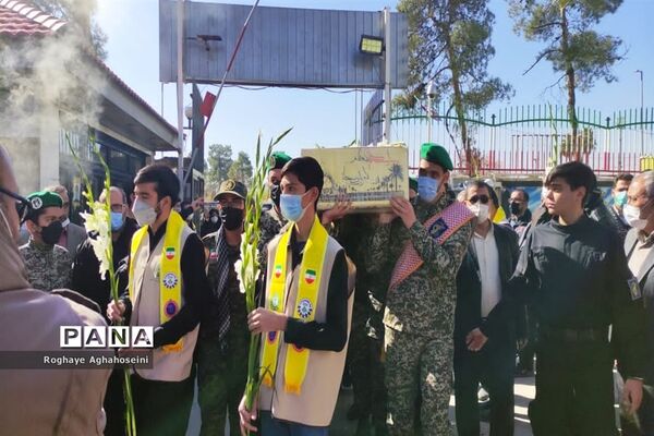 مراسم تشییع پیکر مطهر شهید گمنام در اداره آموزش و پرورش  ناحیه 4 شیراز