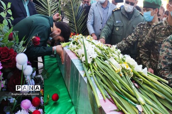 مراسم تشییع پیکر مطهر شهید گمنام در اداره آموزش و پرورش  ناحیه 4 شیراز