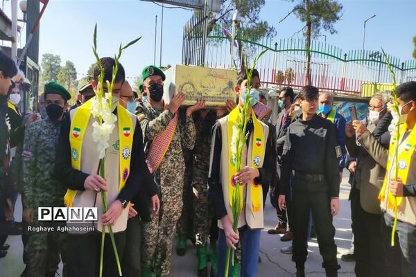 مراسم تشییع پیکر مطهر شهید گمنام در اداره آموزش و پرورش  ناحیه 4 شیراز