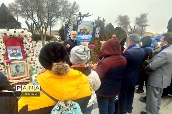 مراسم بزرگداشت دهه بصیرت در گلستان شهدای اصفهان