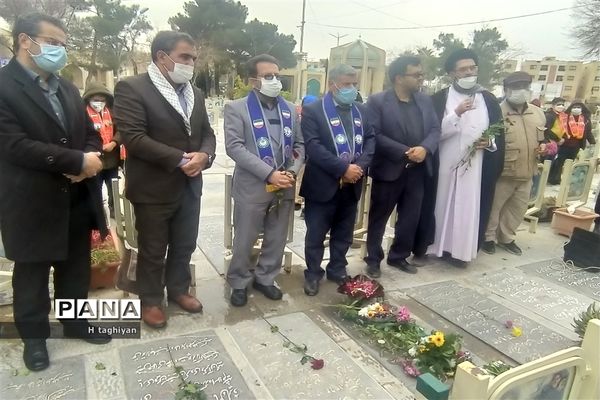 مراسم بزرگداشت دهه بصیرت در گلستان شهدای اصفهان