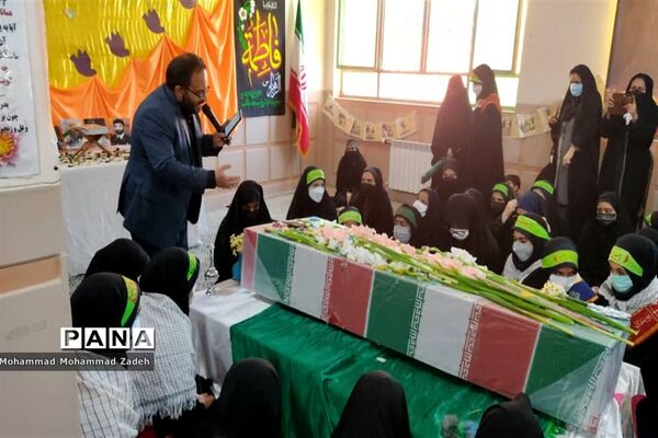 دومین روز از میهمانی شهدای گمنام در مدارس زاهدان