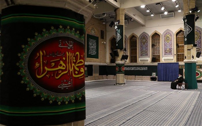 سومین شب مراسم عزاداری شهادت حضرت فاطمه‌زهرا (س) با حضور رهبر معظم انقلاب برگزار شد