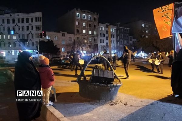 برپایی موکب عزاداری به همت مجموعه فرهنگی تربیتی چشمه منطقه ۱۴