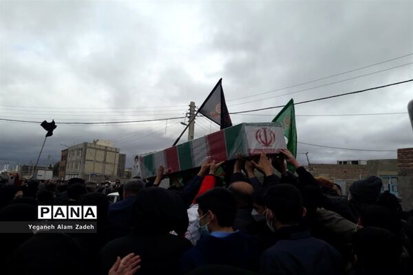مراسم تشییع و خاکسپاری شهید گمنام در اردوگاه فاطمه الزهرا (س) زاهدان ۱