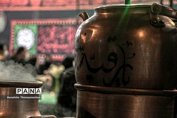 مراسم پخت و توزیع شله زرد به مناسبت سالگرد شهادت ام ابیها حضرت زهرا (س) در شیراز