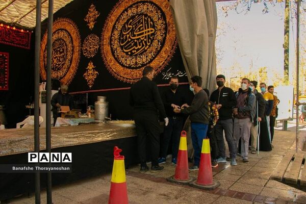 مراسم پخت و توزیع شله زرد به مناسبت سالگرد شهادت ام ابیها حضرت زهرا (س) در شیراز