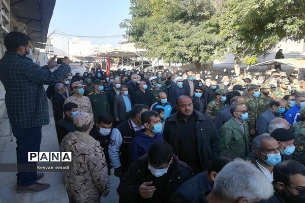 پیکر۴ شهید گمنام بر روی دستان مردم شهیدپرور بوشهر