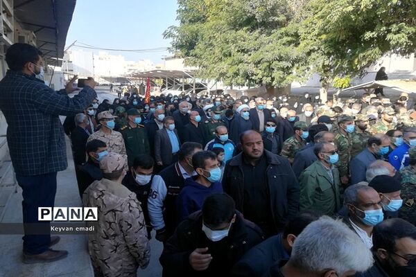 پیکر۴ شهید گمنام بر روی دستان مردم شهیدپرور بوشهر