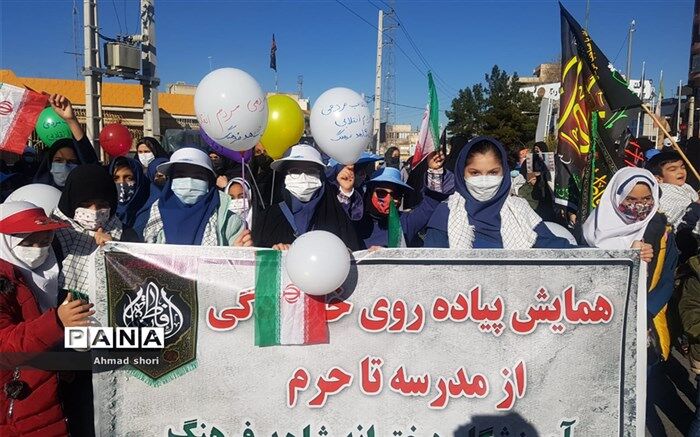 پیاده‌روی خانوادگی از حرم تا مدرسه در پیشوا