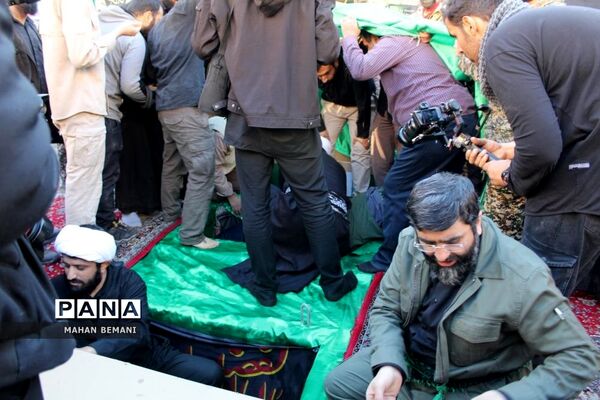خاکسپاری دو شهید گمنام در مدرسه علمیه فاطمی